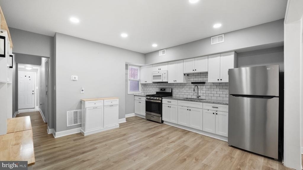 2880 Pelham Avenue - Photo 8
