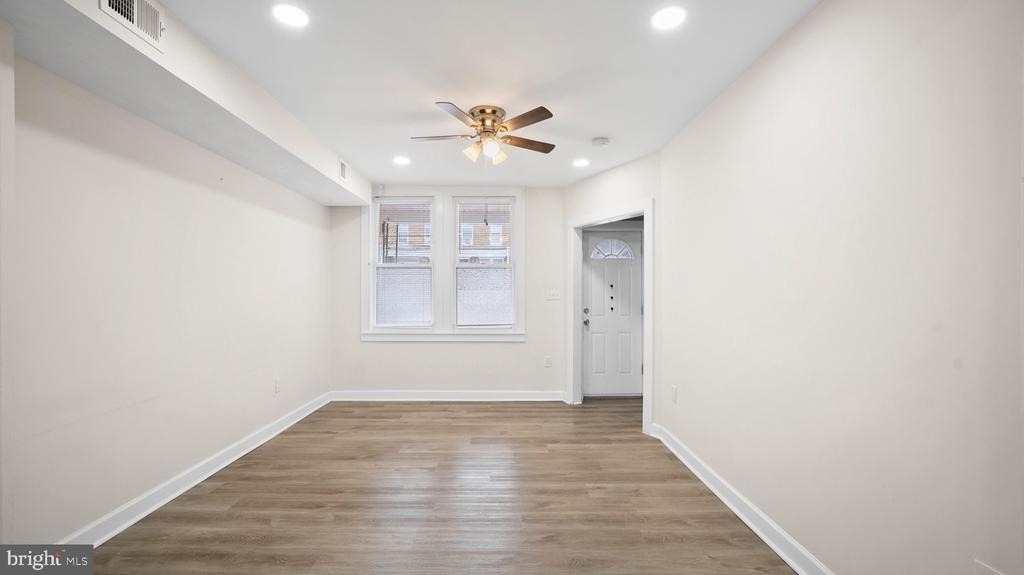 2880 Pelham Avenue - Photo 6
