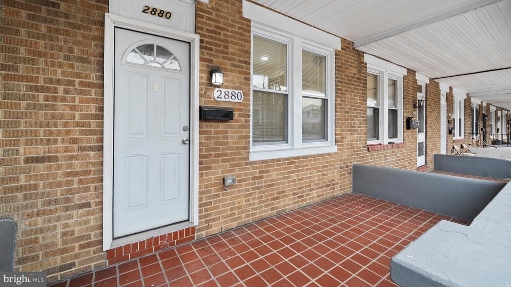 2880 Pelham Avenue - Photo 3