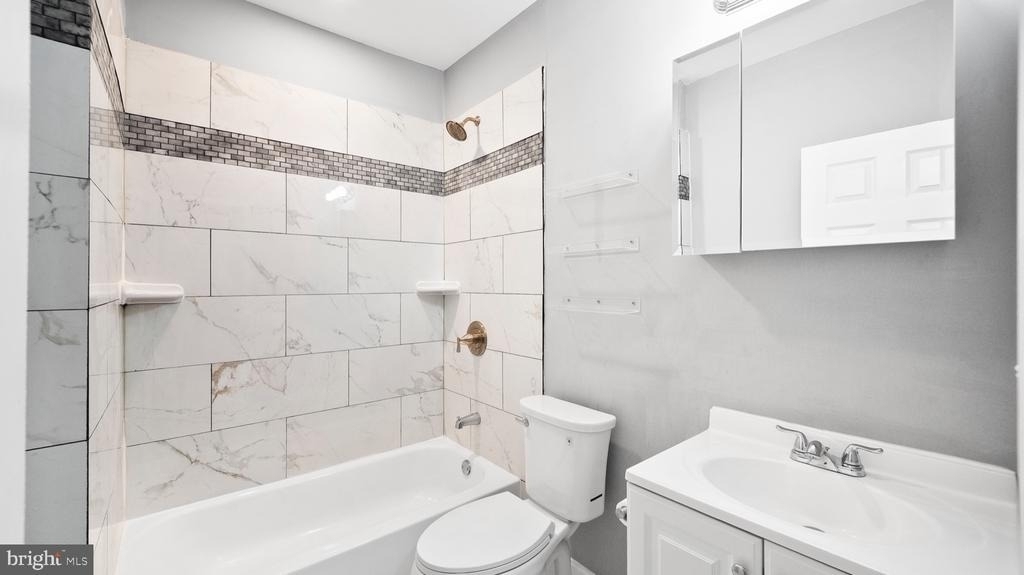 2880 Pelham Avenue - Photo 17