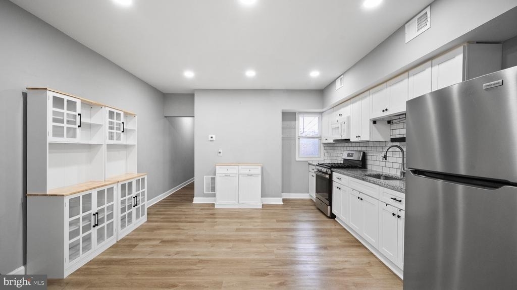 2880 Pelham Avenue - Photo 7