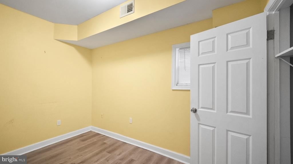 2880 Pelham Avenue - Photo 10