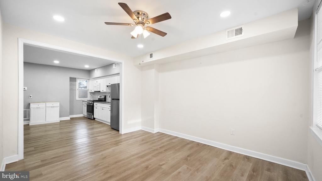 2880 Pelham Avenue - Photo 4