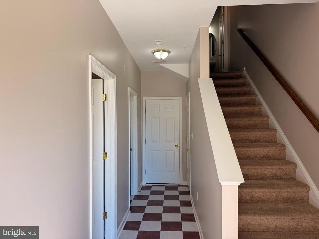 1331 Parish Avenue - Photo 3