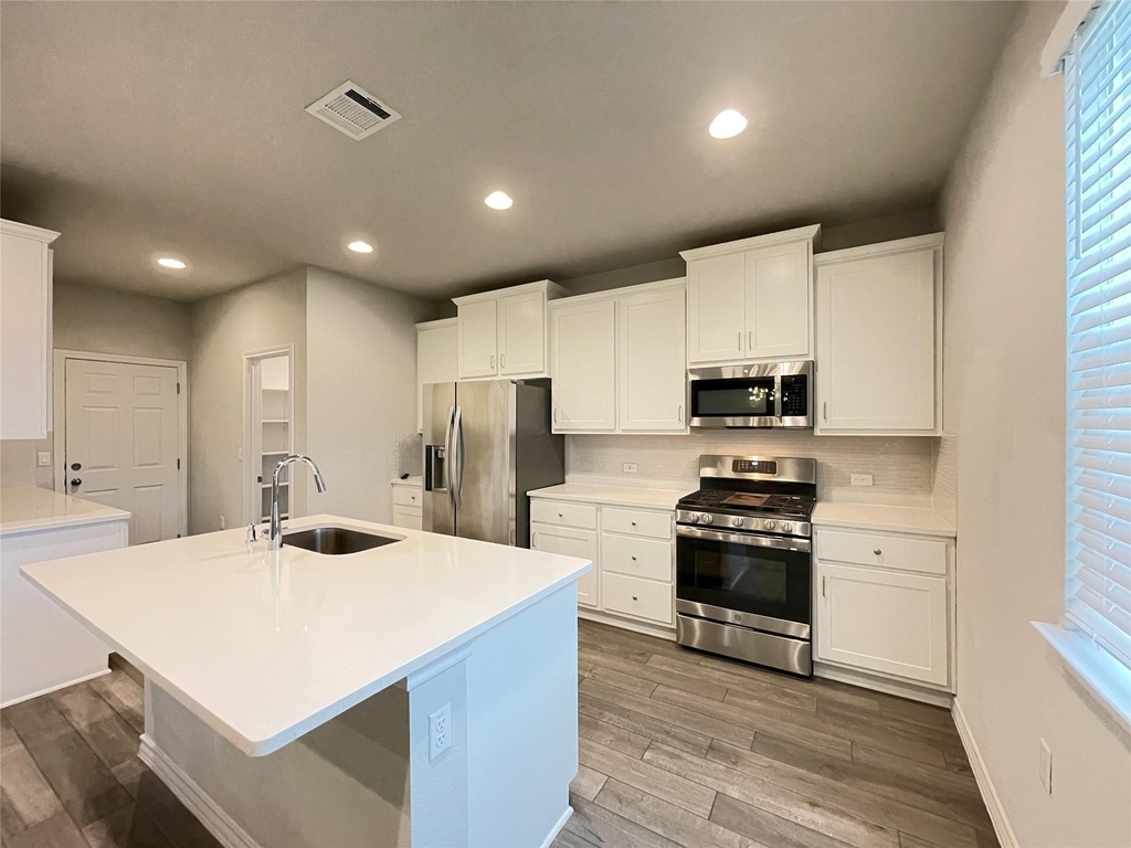1603 Denesa Dr - Photo 4