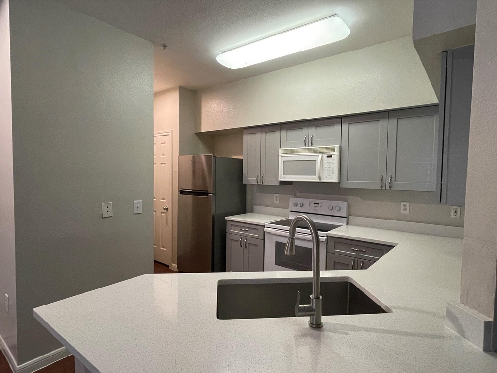 2320 Gracy Farms Ln - Photo 10