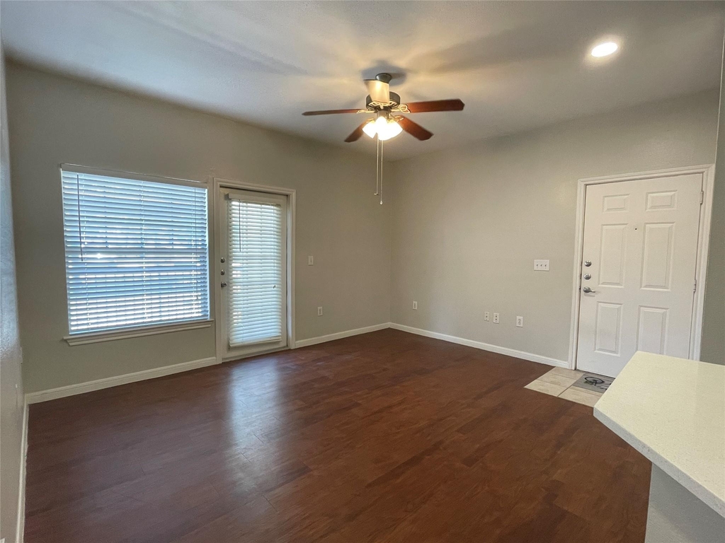2320 Gracy Farms Ln - Photo 8