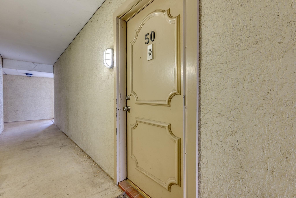 910 Duncan Ln - Photo 2