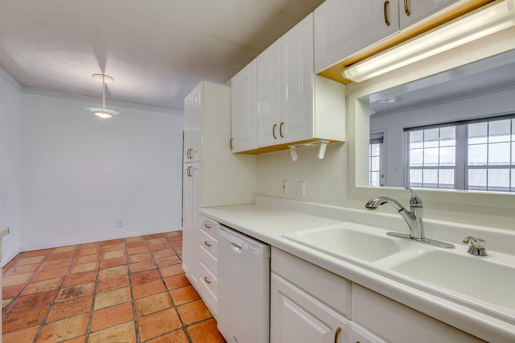 910 Duncan Ln - Photo 8