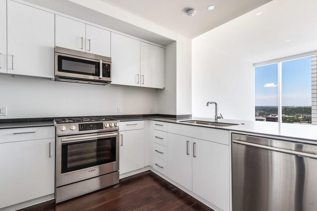 301 West Ave - Photo 2