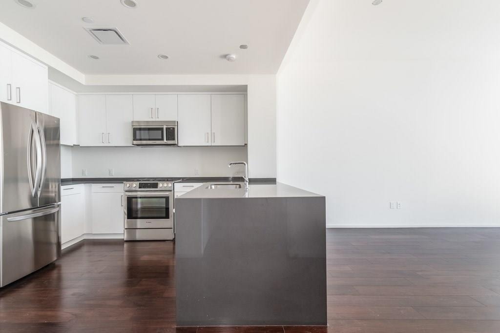 301 West Ave - Photo 1