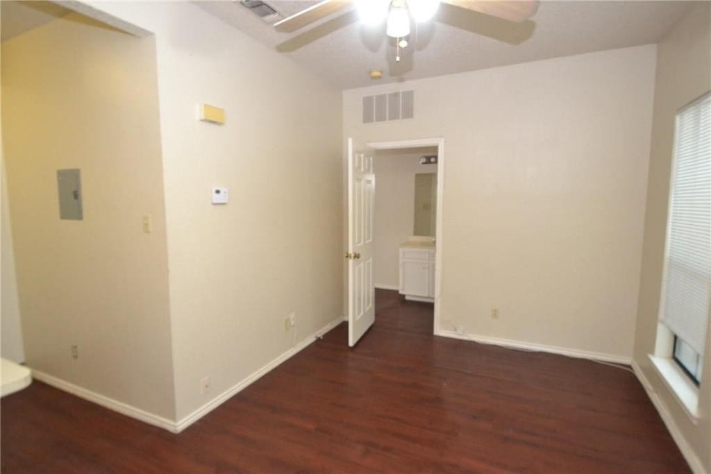 4401 Speedway - Photo 9