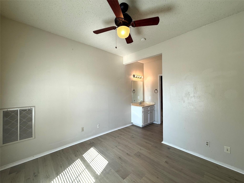 4401 Speedway - Photo 10