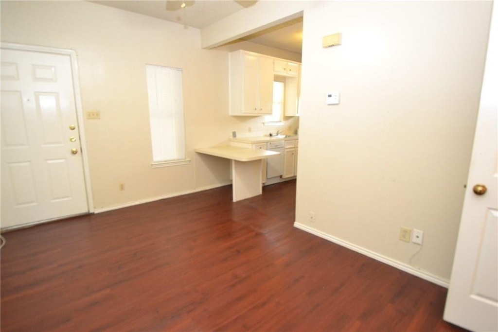 4401 Speedway - Photo 6
