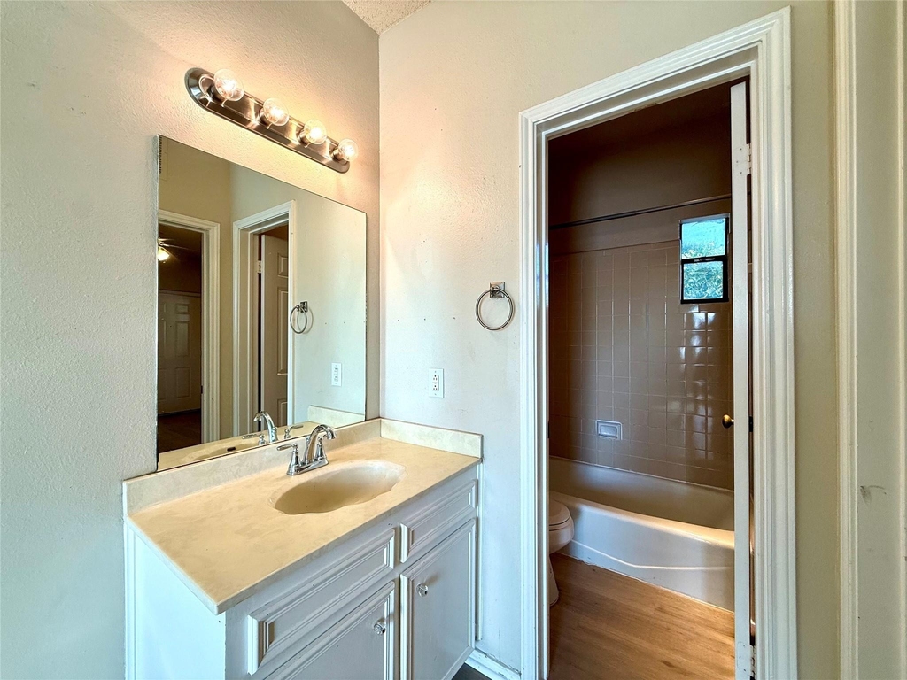 4401 Speedway - Photo 11
