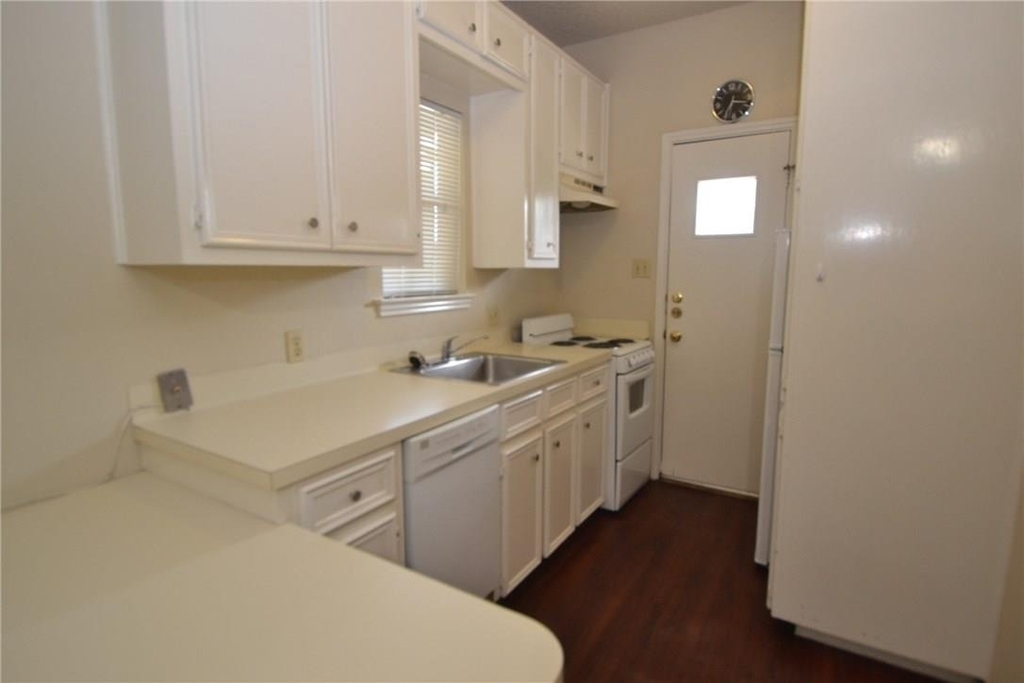4401 Speedway - Photo 7