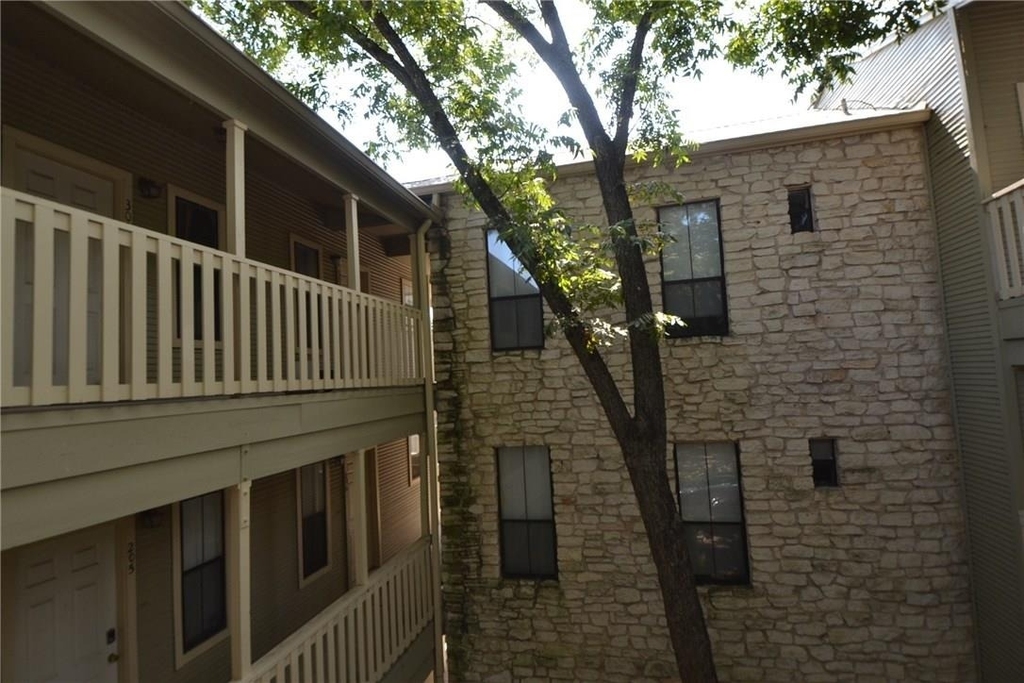 4401 Speedway - Photo 19