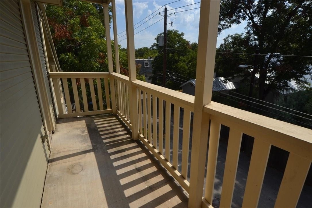 4401 Speedway - Photo 17