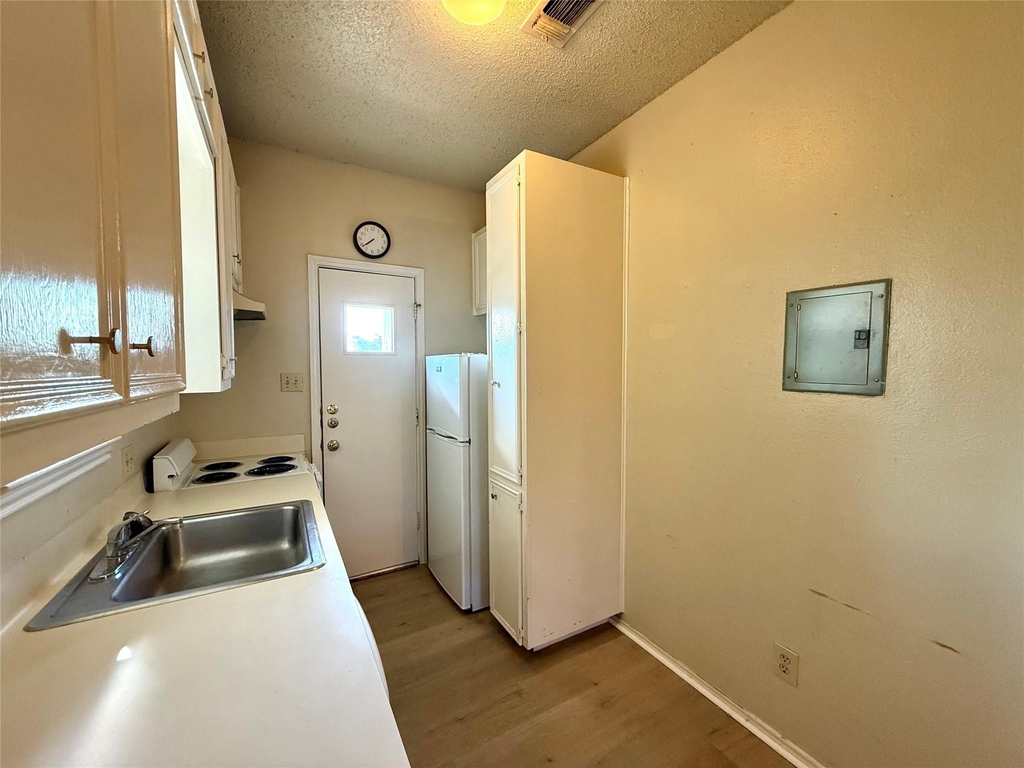 4401 Speedway - Photo 7