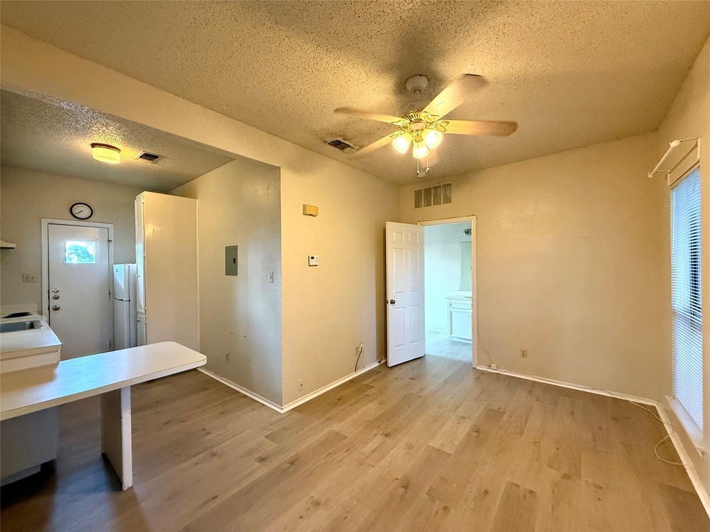 4401 Speedway - Photo 4