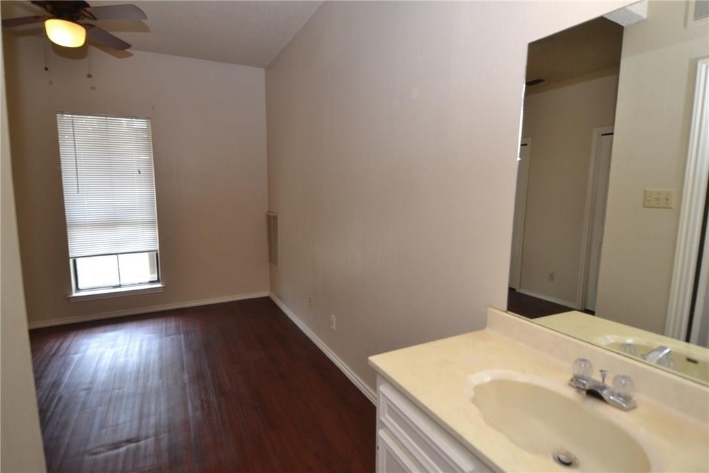 4401 Speedway - Photo 14