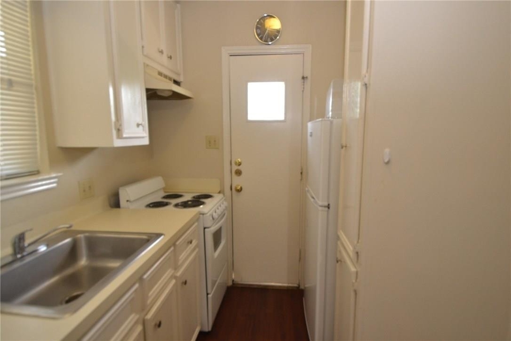 4401 Speedway - Photo 8