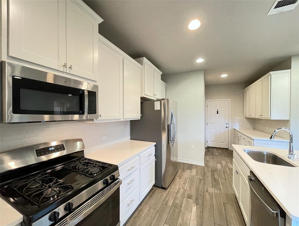 1602 Jacey Way - Photo 6