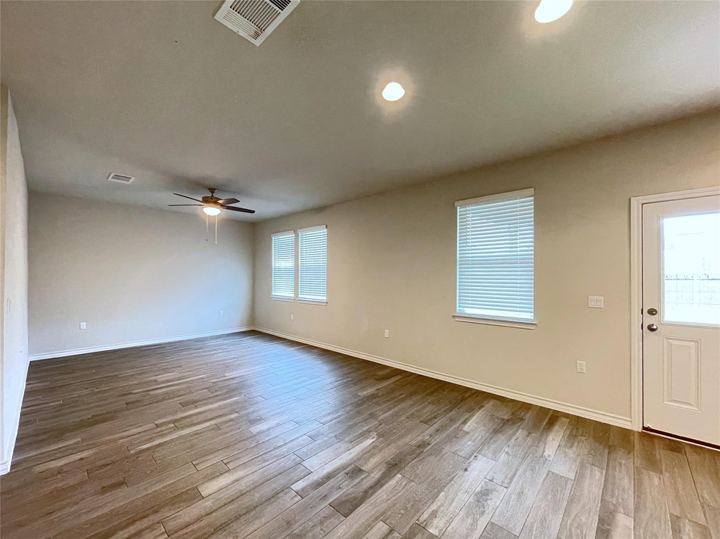 1602 Jacey Way - Photo 3
