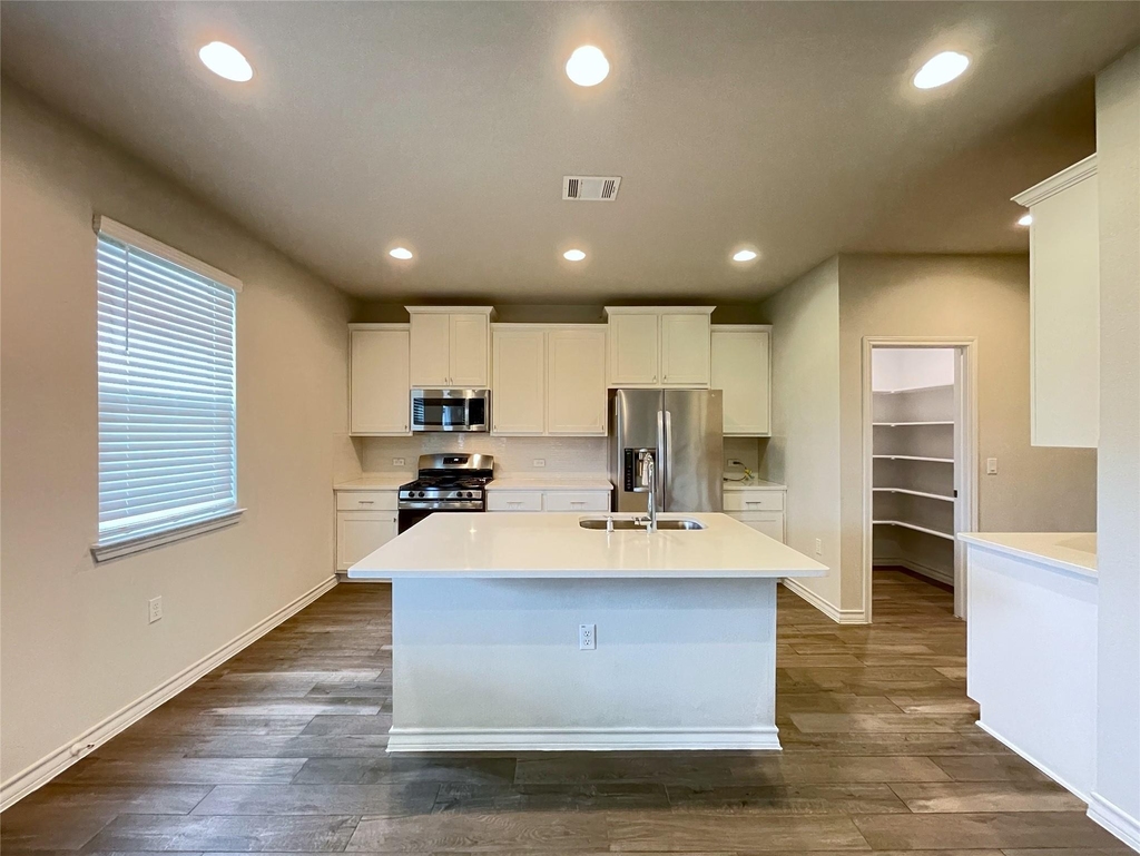 1602 Jacey Way - Photo 4