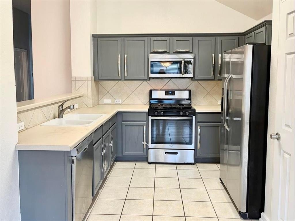 2409 Romeo Dr - Photo 2