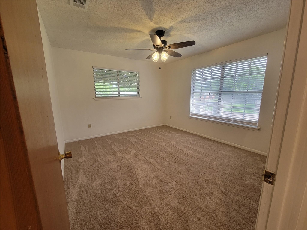 5806 Nassau Dr - Photo 10