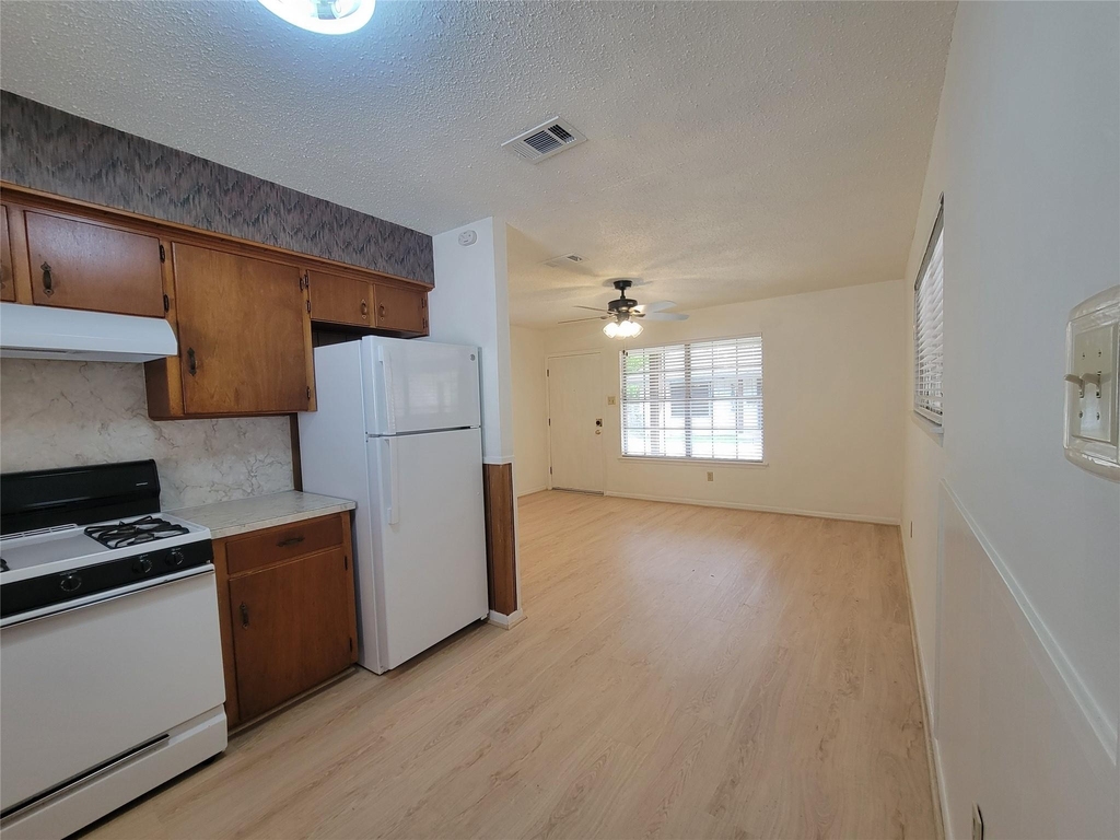 5806 Nassau Dr - Photo 4