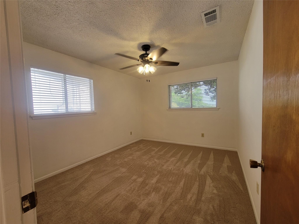 5806 Nassau Dr - Photo 12