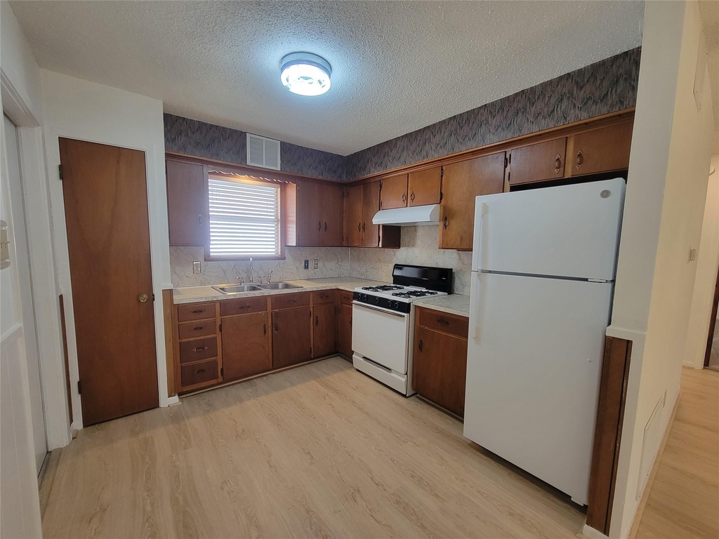 5806 Nassau Dr - Photo 3