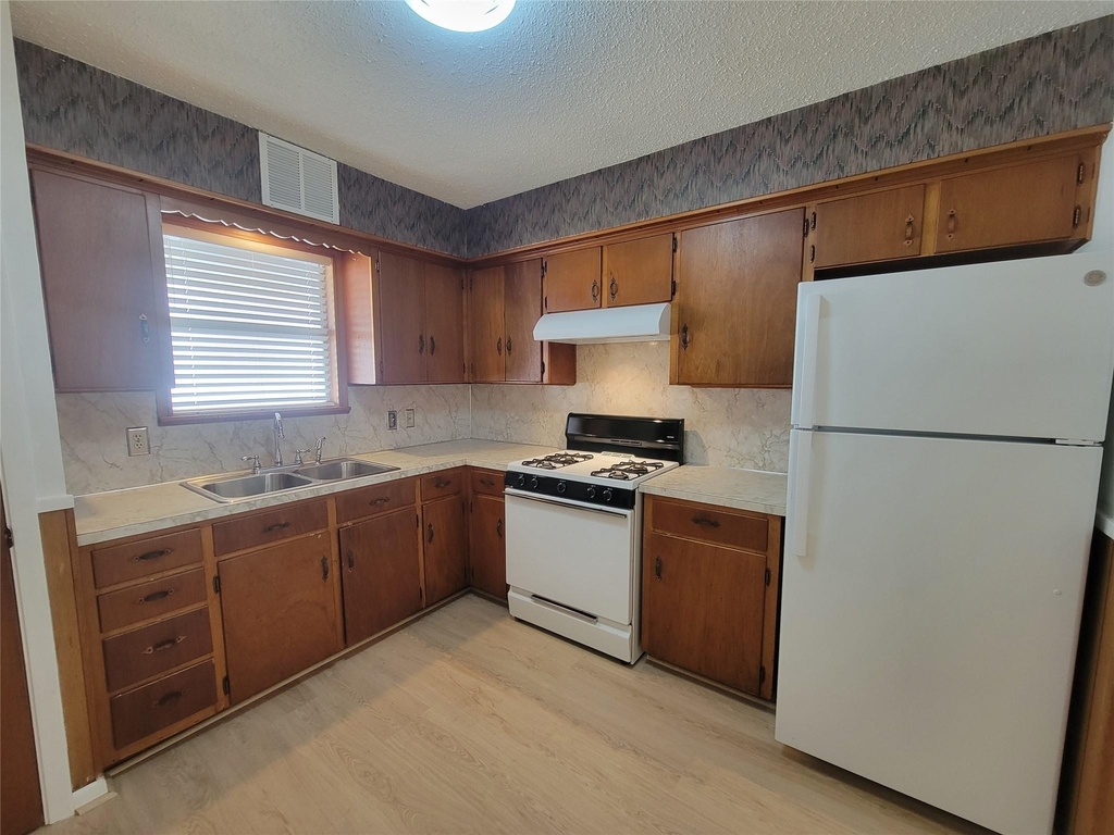 5806 Nassau Dr - Photo 5