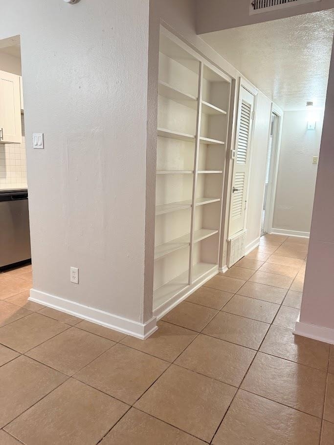 307 E 31 St - Photo 4