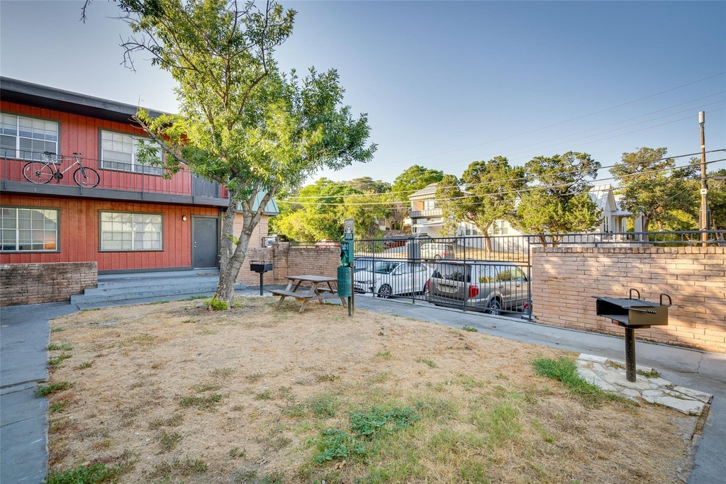 307 E 31 St - Photo 10