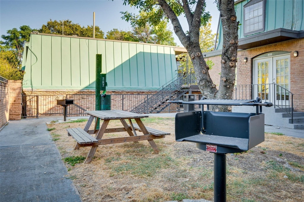 307 E 31 St - Photo 11