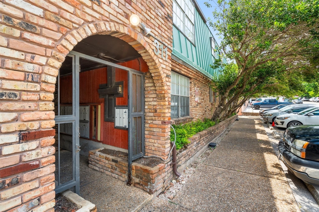 311 E 31st St - Photo 12