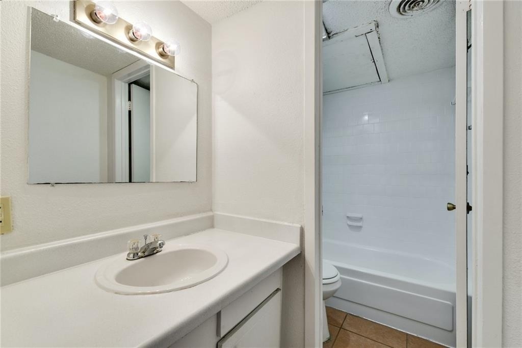 311 E 31st St - Photo 4