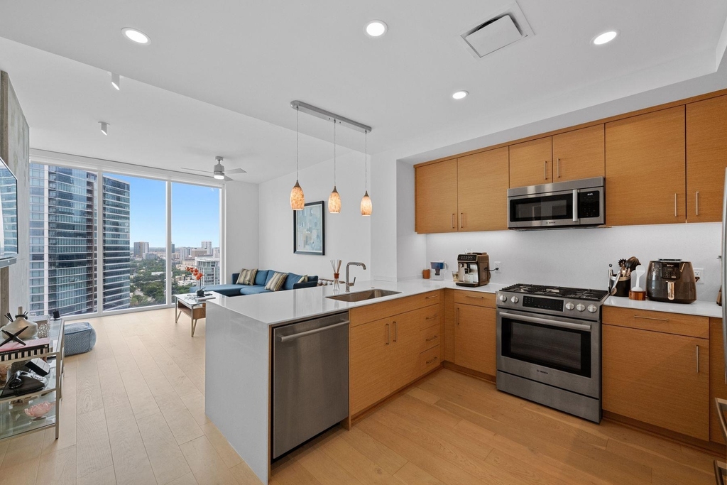 301 West Ave - Photo 9