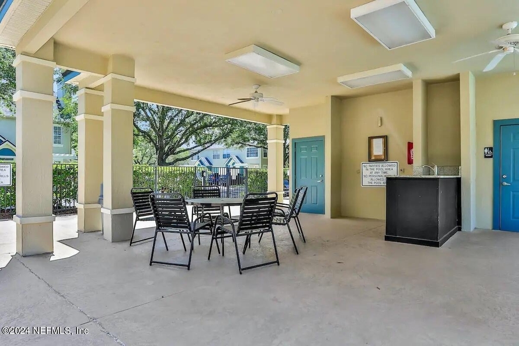13703 Richmond Park Drive N - Photo 4