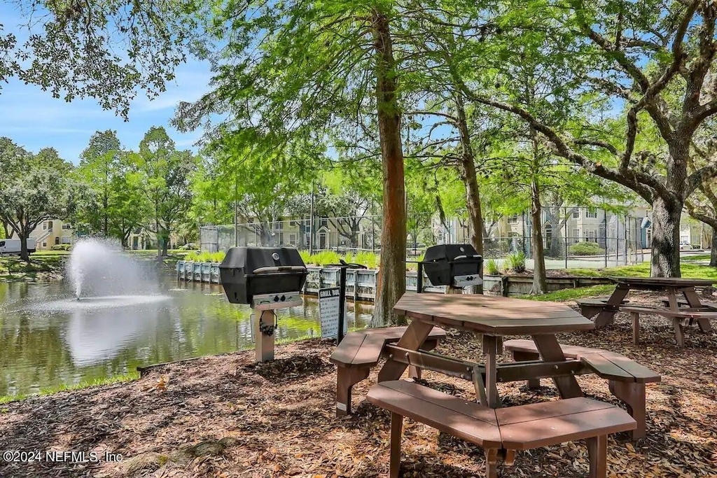 13703 Richmond Park Drive N - Photo 5