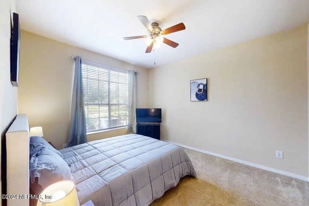 13703 Richmond Park Drive N - Photo 16