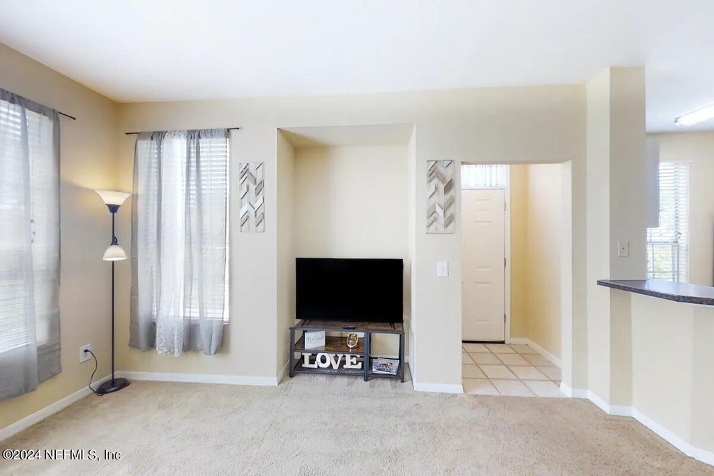 13703 Richmond Park Drive N - Photo 14