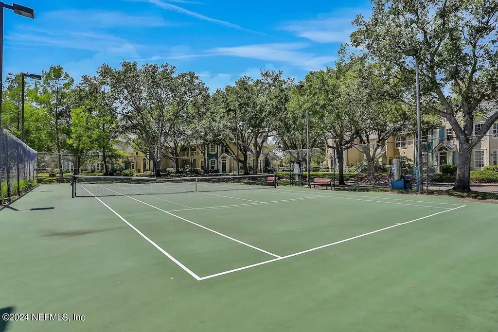 13703 Richmond Park Drive N - Photo 19