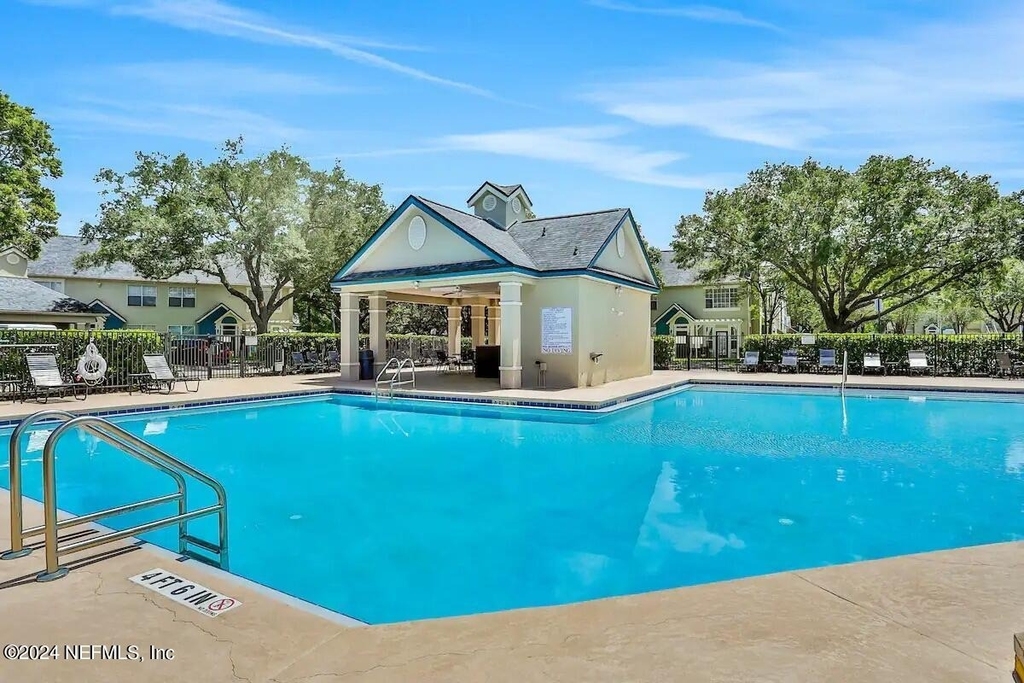 13703 Richmond Park Drive N - Photo 18
