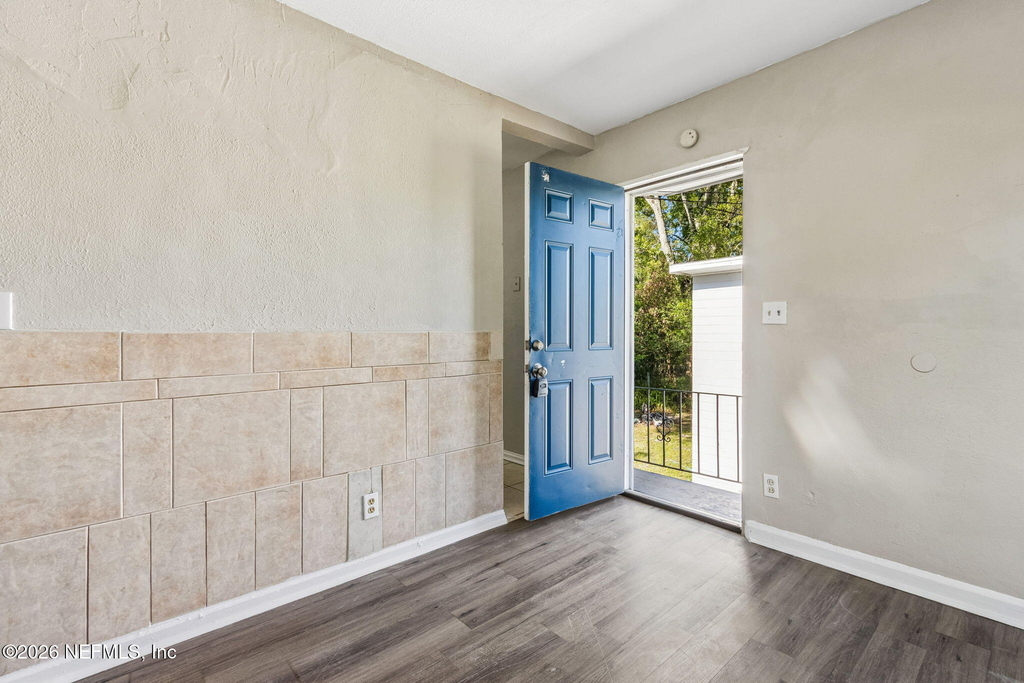 1104 W 29th Street - Photo 0