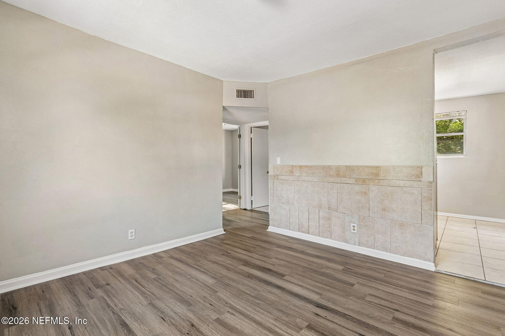 1104 W 29th Street - Photo 8