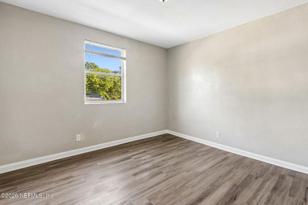 1104 W 29th Street - Photo 7